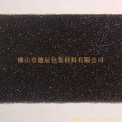 過濾海綿也稱網(wǎng)狀海綿，爆破海綿。聚氨酯過濾海綿由普通開孔軟泡高溫爆破開孔加工而成，爆破除掉了泡沫網(wǎng)絡(luò)之間原有的氣泡膜，得到了主體骨架網(wǎng)狀結(jié)構(gòu)。
過濾海綿的空隙率高達(dá)97%，具有優(yōu)異的透氣性、良好的柔軟性和較高的機(jī)械強(qiáng)度。
